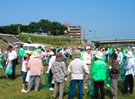 尼崎市「10万人我がまちクリーン運動」に参加（毎年）